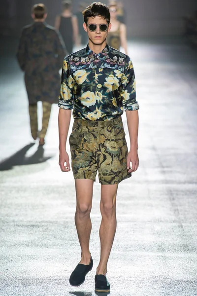 Look 10